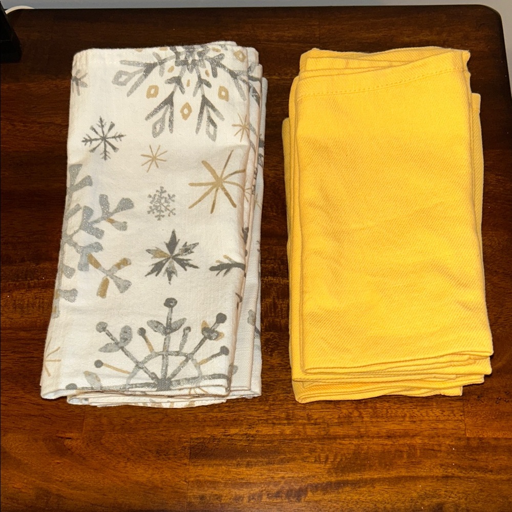 Set of Decorative Snowflake & Solid Yellow Cotton Napkins